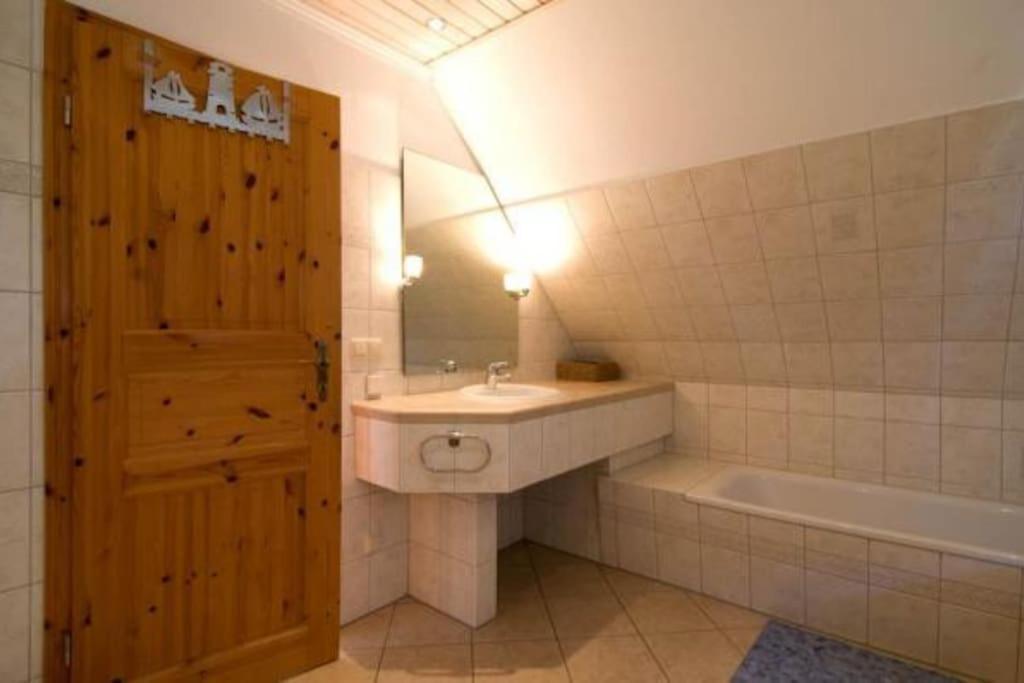 Trollhus - Grosses Familienfreundliches Ferienhaus Born Exteriér fotografie