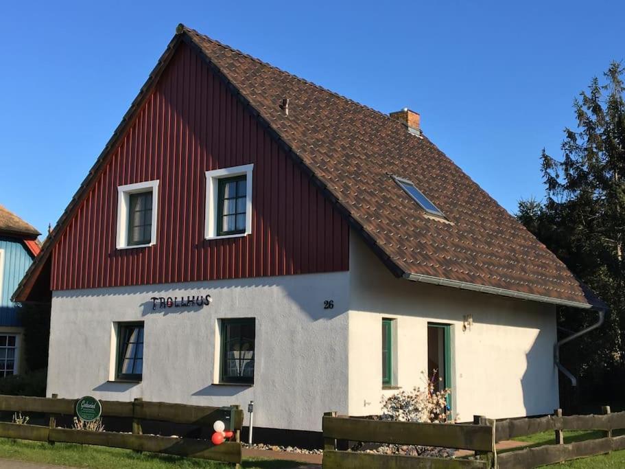 Trollhus - Grosses Familienfreundliches Ferienhaus Born Exteriér fotografie